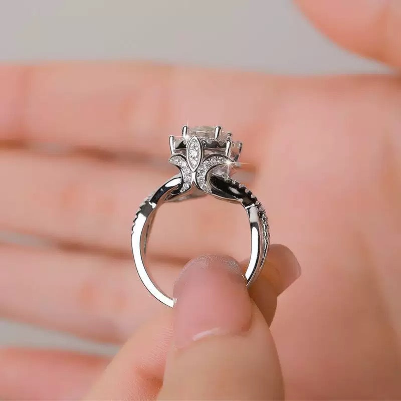 MakerVid™ 1ct Oval Moissanite Halo Wedding Ring | 925 Sterling Silver